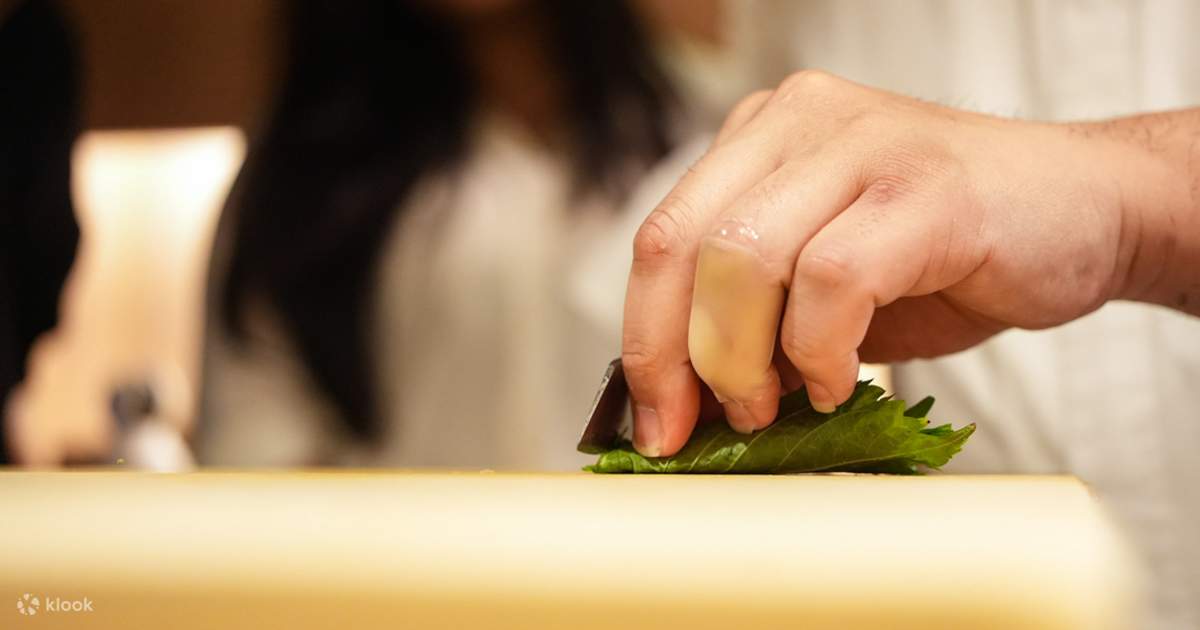 東京で有名なシェフから天ぷらの作り方を学び、おまかせランチを堪能